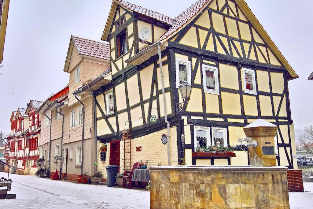 Fachwerkhaus Mitten In Der Altstadt - Ferien In Rotenburg ローテンブルク・アン・デア・フルダ エクステリア 写真