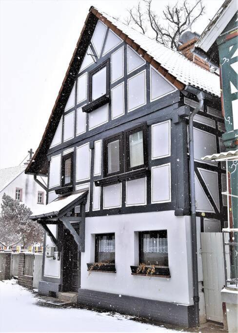Fachwerkhaus Mitten In Der Altstadt - Ferien In Rotenburg ローテンブルク・アン・デア・フルダ エクステリア 写真